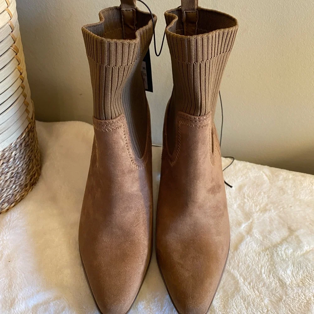 ✨NWT✨Universal Thread Brown Ankle Boots - Picture 3 of 8